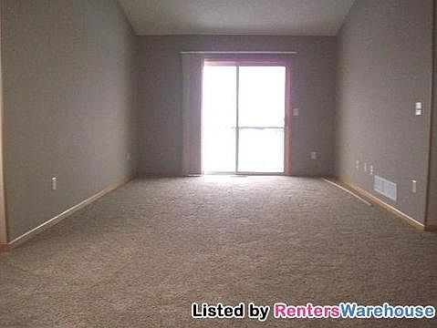 4th image of 932 14th Ln SE