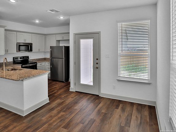 4th image of 10216 Eaglewood Nook #101