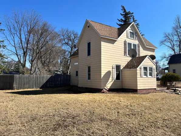 551 3rd St, Dawson, MN 56232