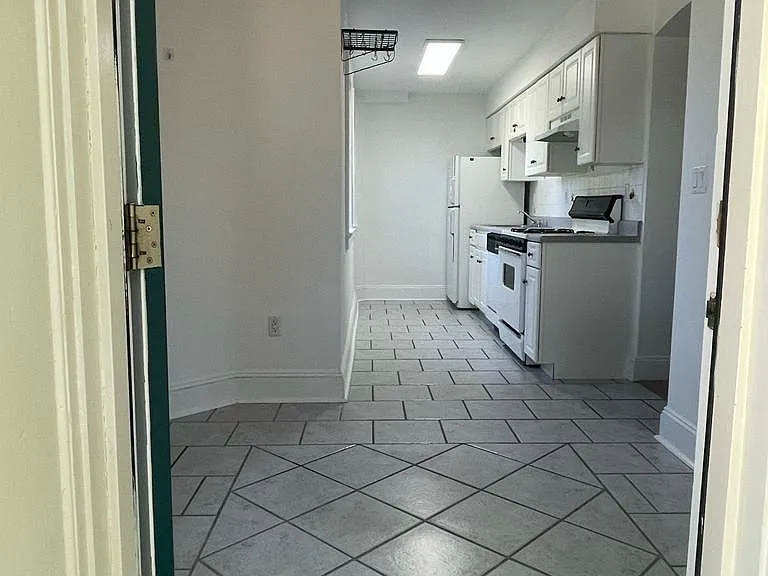 139 S Broadway #10 — Photo 3