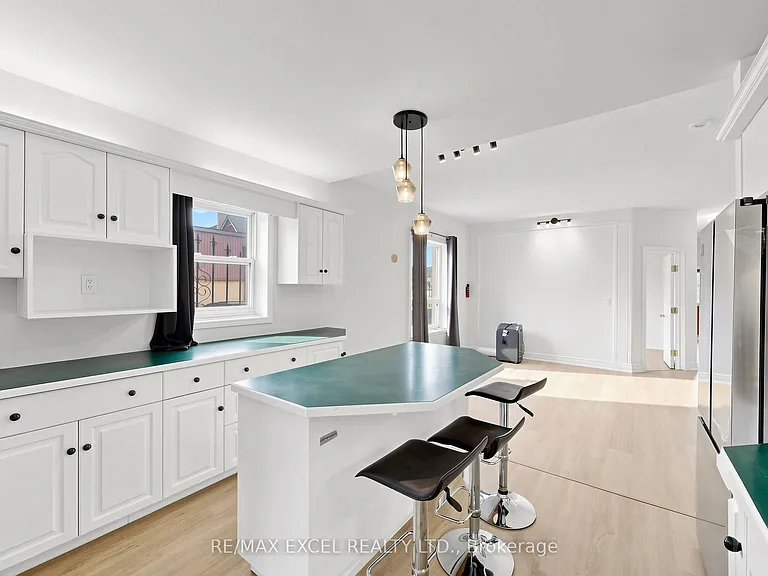 259 Victoria Ave N #MAIN — Photo 8