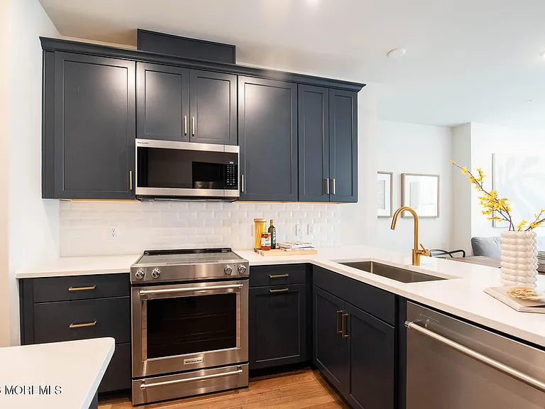 1403 Kingsley St #209 — Photo 17