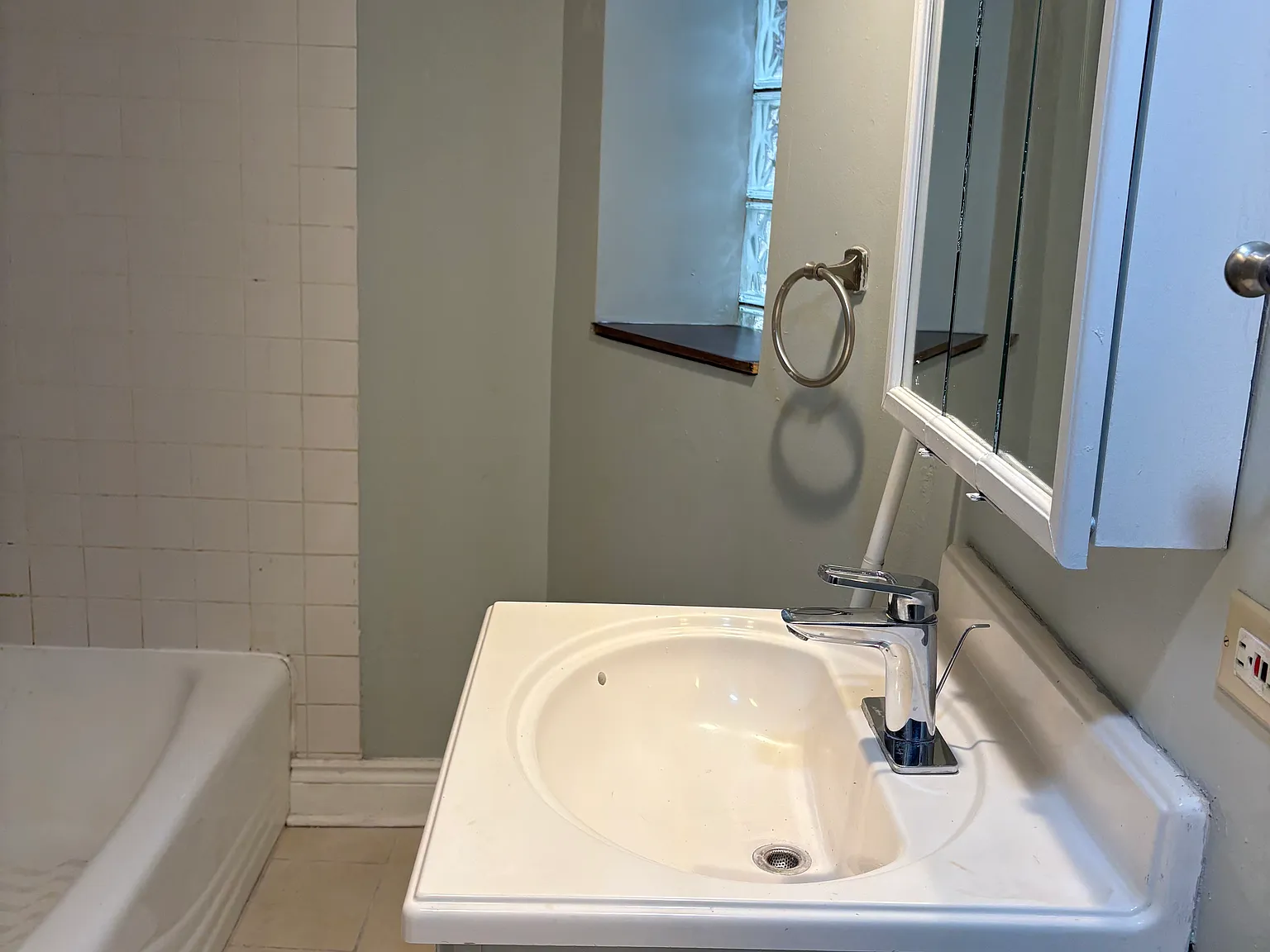 2 bed, 800 sqft, $1,700 — Photo 4