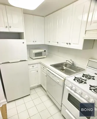 Rented by Bond New York | media 22