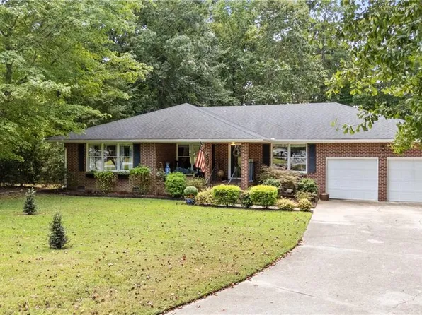 307 Shore Dr, Suffolk, VA 23434