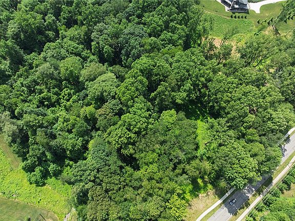 3rd image of 805 Mount Pleasant Rd