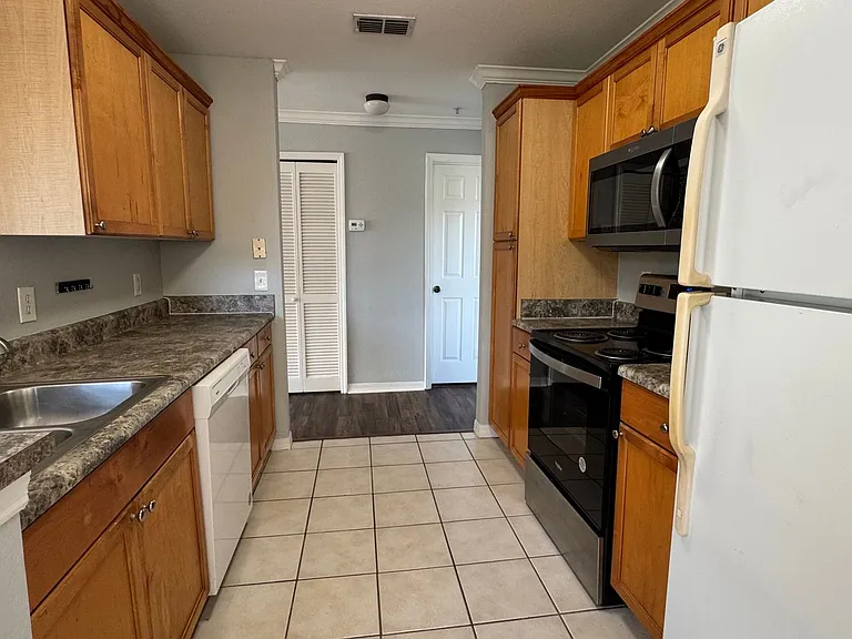 10961 Burnt Mill Rd #438 — Photo 8