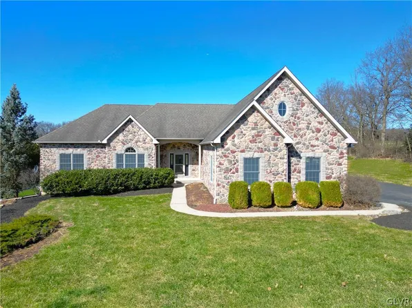 38 Millstone Ct, Bangor, PA 18013