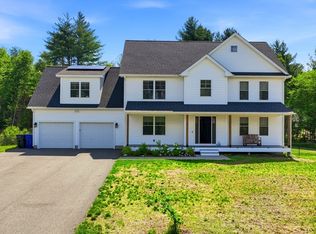 18 Woodland Ln, Belchertown, MA 01007