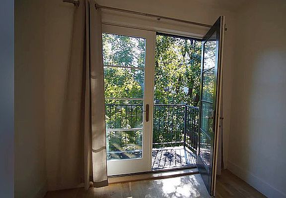 3rd image of 828 Saint Johns Pl #4J