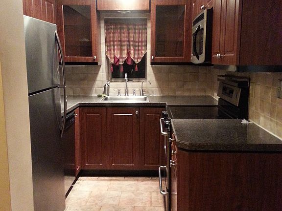 5th image of 205 Mineola Blvd APT 4C