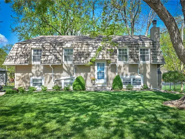 14744 S Wyandotte Dr, Olathe, KS 66062