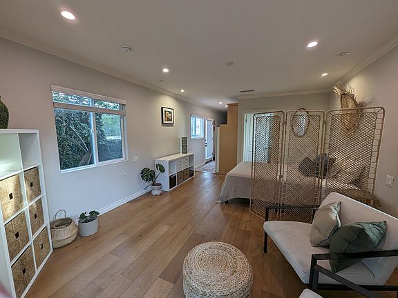 5th image of 2571 S Bundy Dr