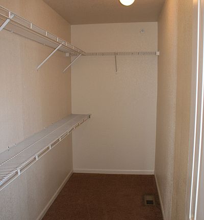 10 ft walk in closet