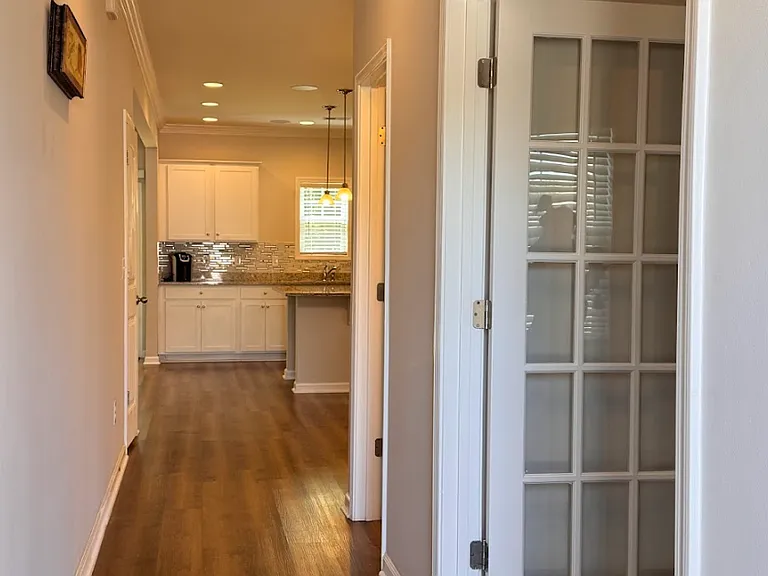 320 Alameda Ln — Photo 2