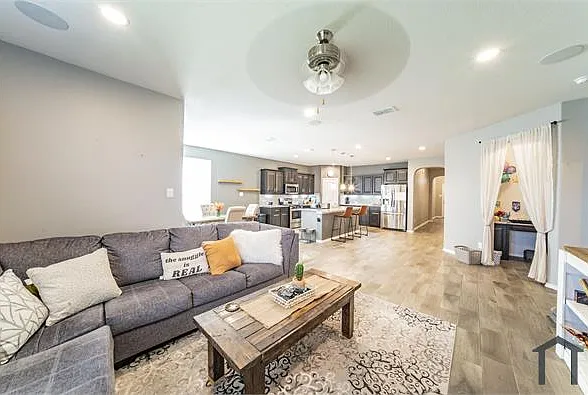 10320 Lastrup Dr — Photo 3