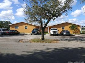 6147 Arthur St, Hollywood, FL