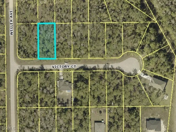 186 Victory Ct, Lehigh Acres, FL 33972