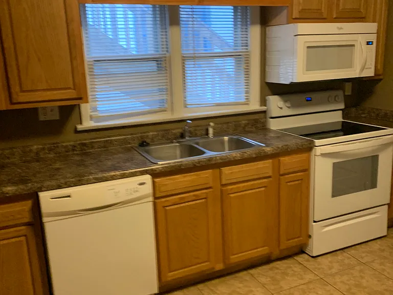 600 Evergreen St #1 — Photo 5