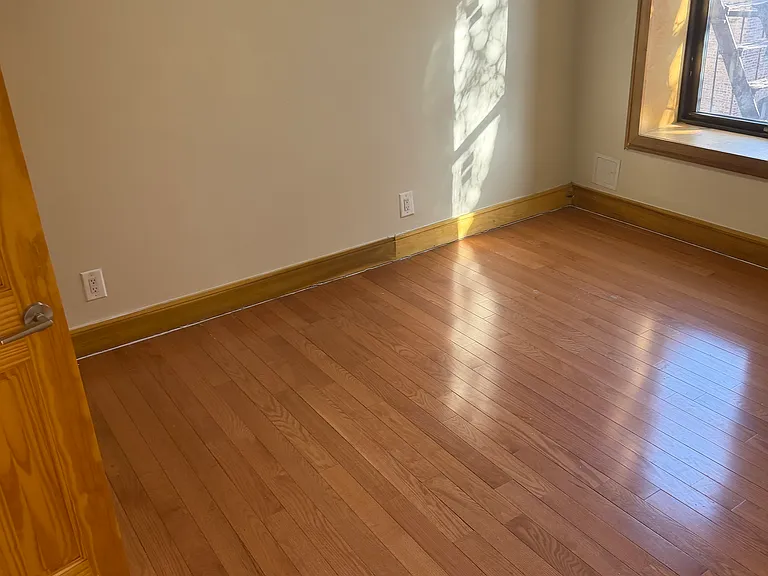 686 Beck St #3 — Photo 2