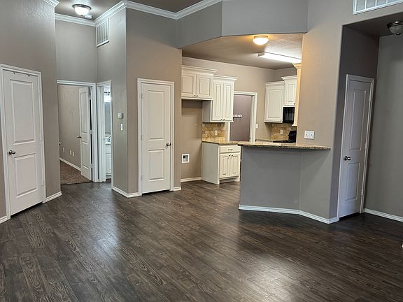 3rd image of 321 Silvercreek Dr