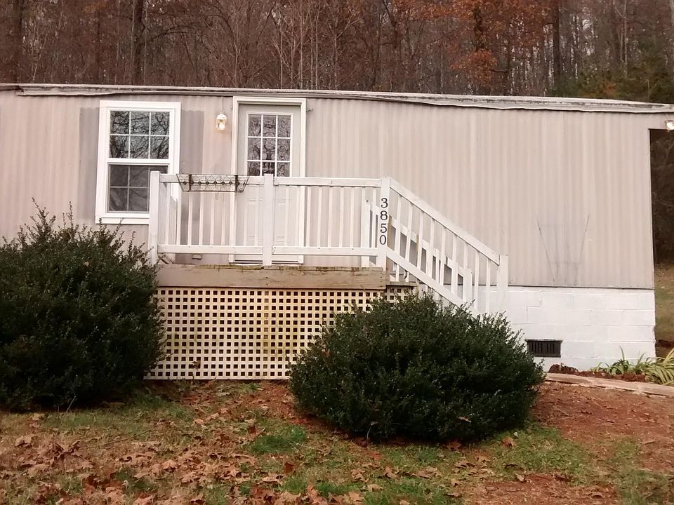 Mobile home on 3 acres 1/4 mile from Crossroad Store on 29 South.