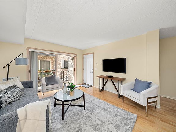 5th image of 5407 N Milwaukee Ave #2B