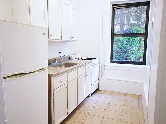 5th image of 325 W 4th St #3F