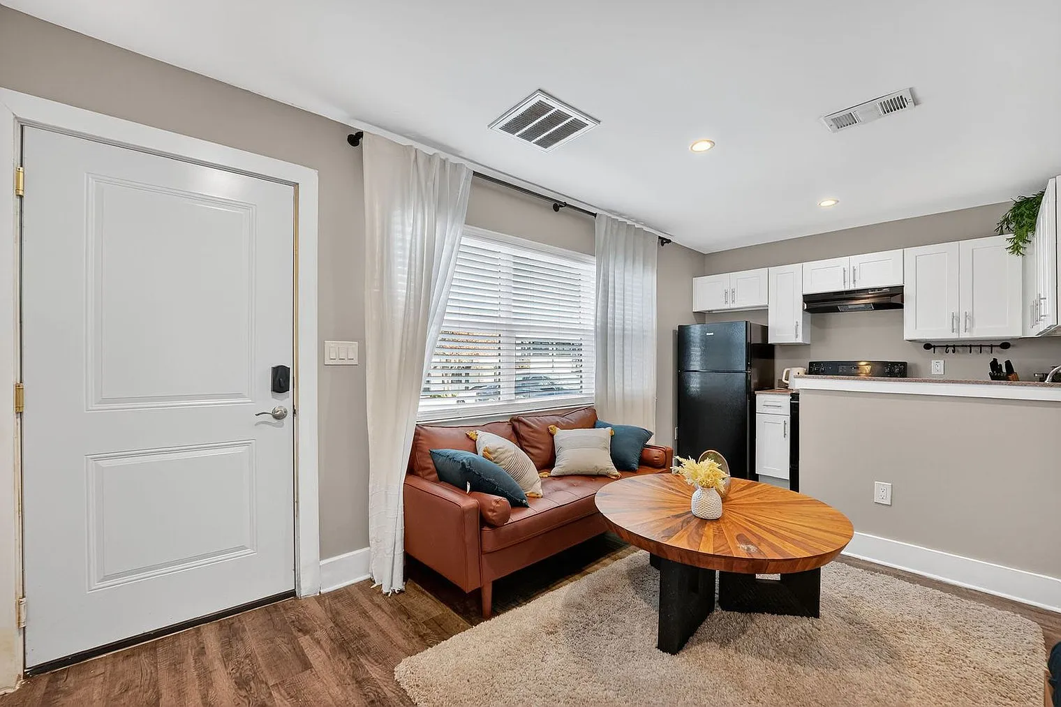 1 bed, 1.0 bath, 7373 sqft, $2,225 — Photo 1