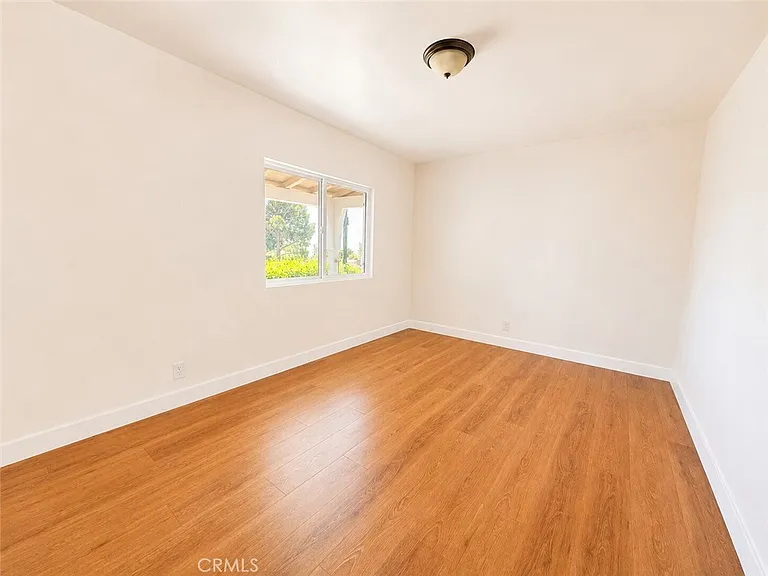 1180 Langley Way — Photo 17