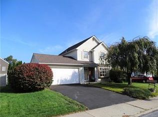 810 Willow Dr, Catasauqua, PA 18032