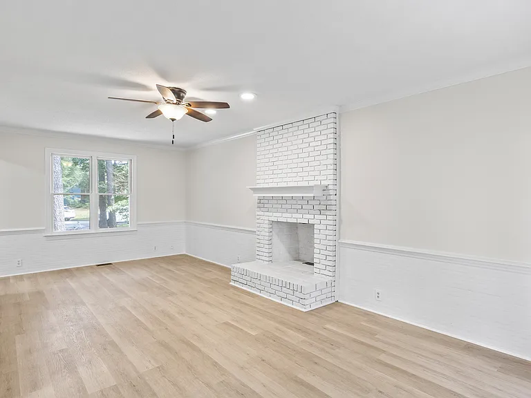 623 Elmwood Ct — Photo 14