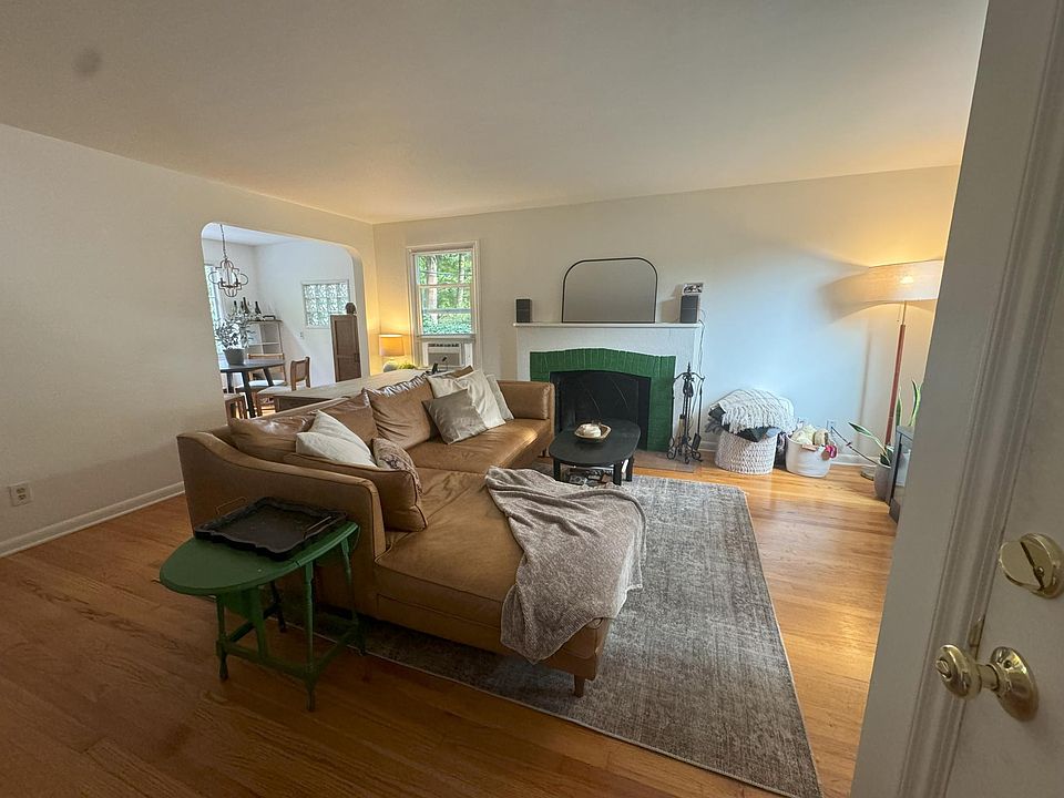 1st image of 10738 Phinney Ave N