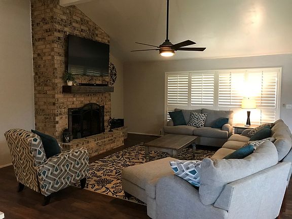 3rd image of 2 Opal Cir