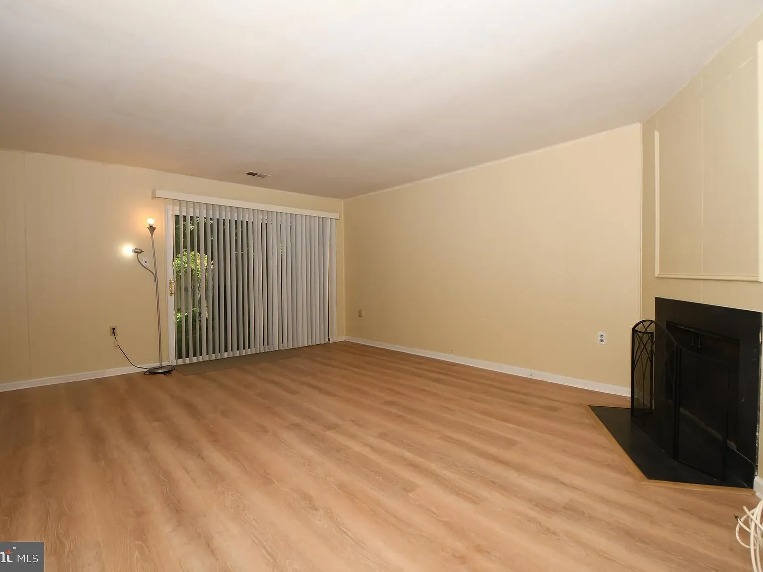 3 bed, 3.5 bath, 2112 sqft, $3,500 — Photo 3
