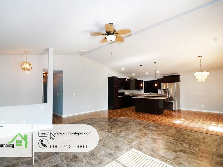 1417 Montana Ave — Photo 9