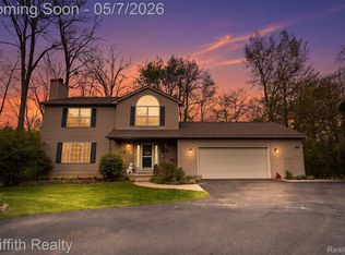 2000 Laurel Oak Dr, Howell, MI 48855