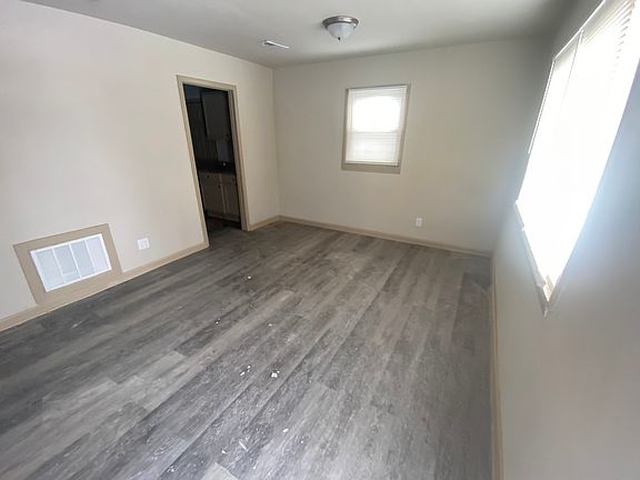 2nd image of 250 Van Buren St