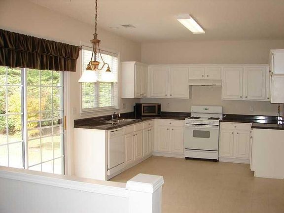 3rd image of 413 Yarrow Way