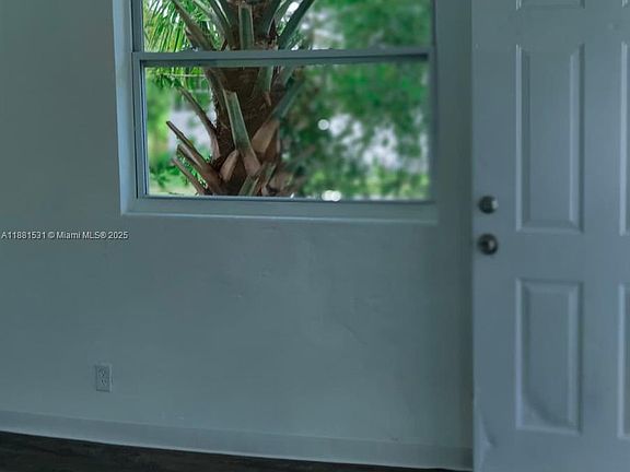 5th image of 1630 Barnett St