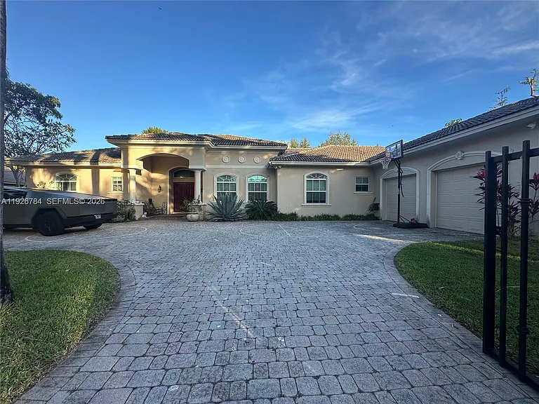 15335 SW 80th Ave — Photo 2