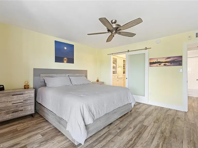 555 Park Shore Dr #B-513 — Photo 10