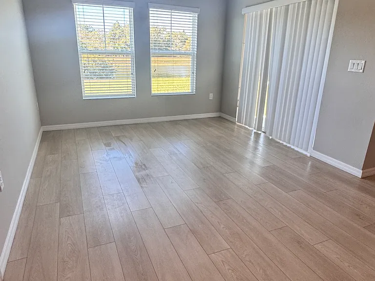 Dining room . Pond view . Natural light