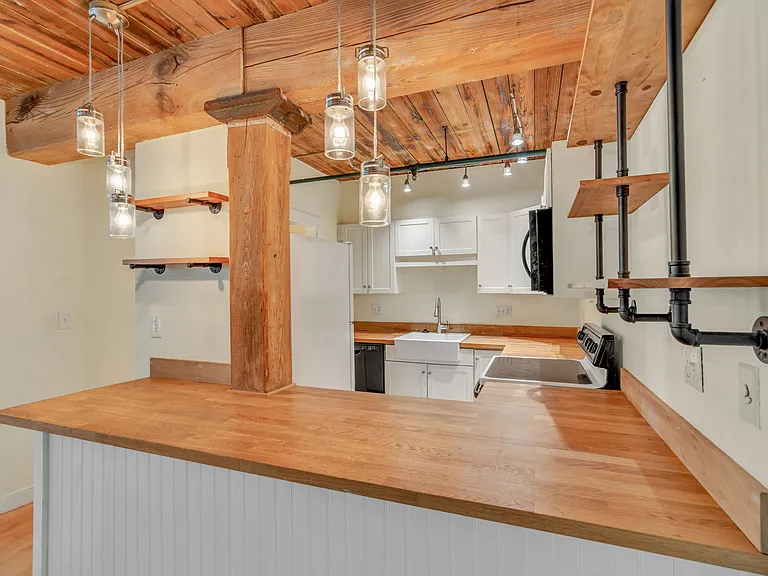 14 Sanford St #7 — Photo 11