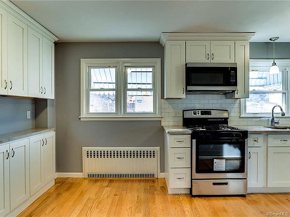 2nd image of 275 Harlem Ave