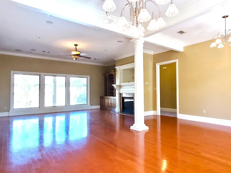 2521 Promenade Blvd — Photo 2