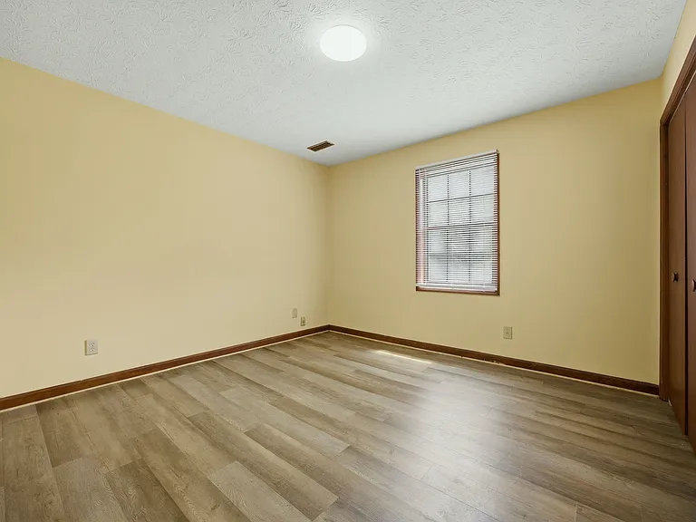 1701 Rose Garden Ln — Photo 10