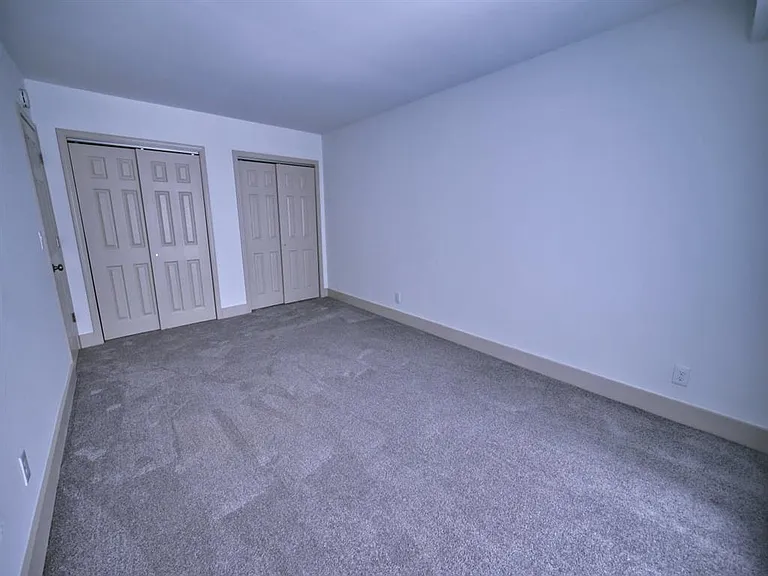 Village Green Court Apartments — Photo 7