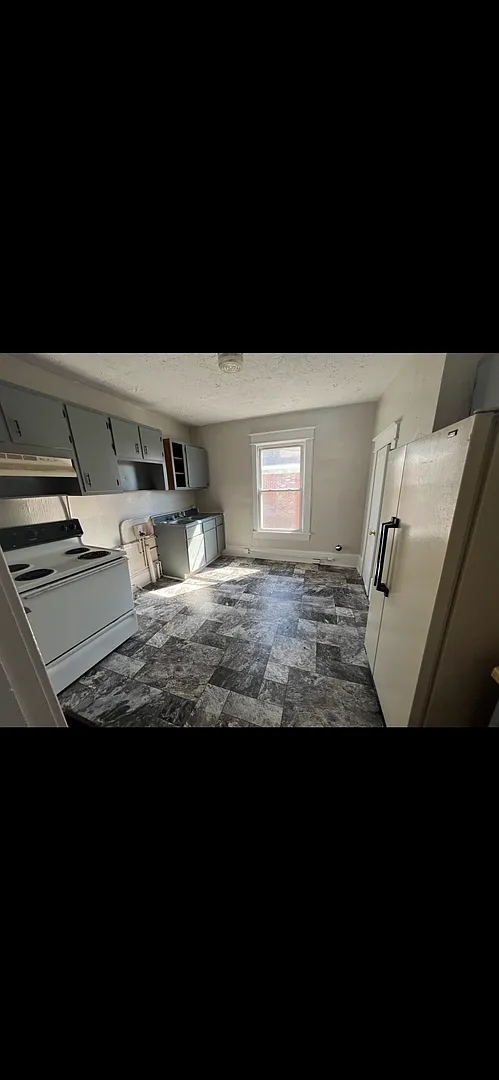 2125 Orange Ave NW — Photo 3