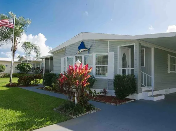 919 Evergreen St, Barefoot Bay, FL 32976